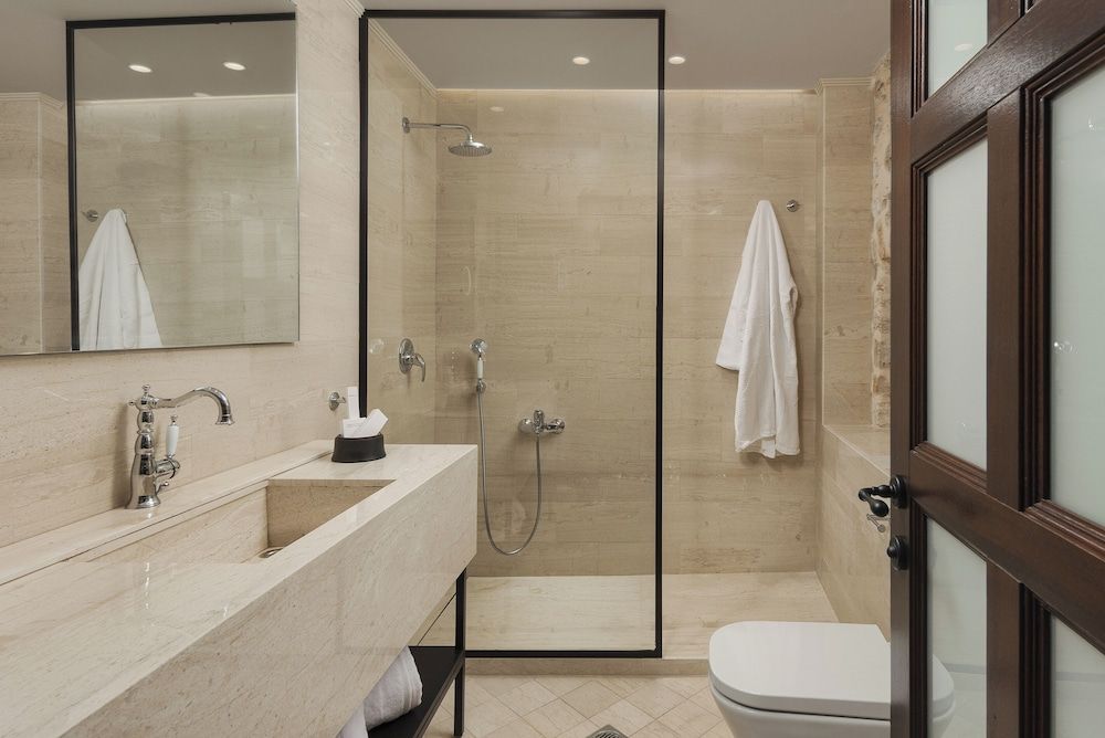 Stoes Hotel Deluxe Loft with Fireplace and Bathtub 5