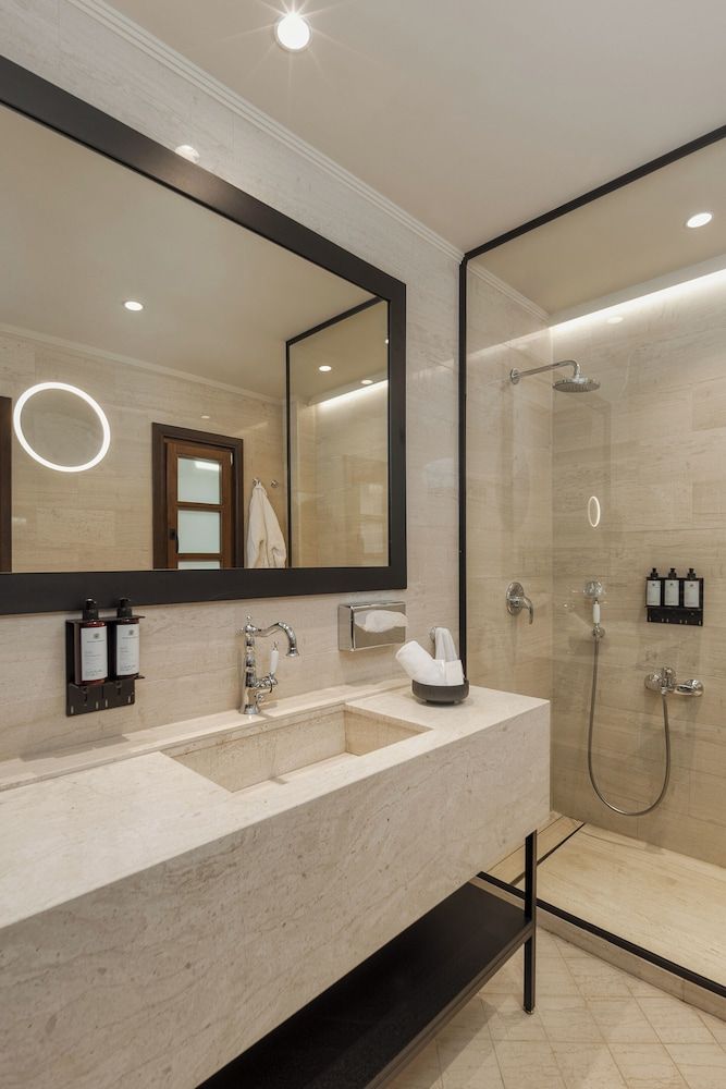 Stoes Hotel Gem Loft with Fireplace and Bathtub 5