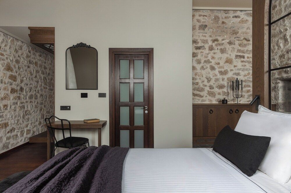 Stoes Hotel Treasure Room with Bathtub