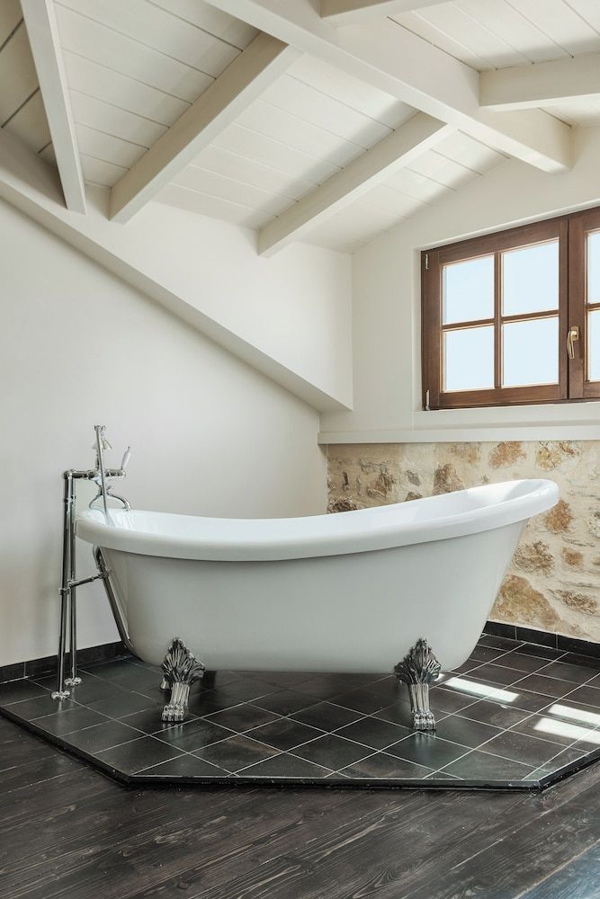 Stoes Hotel Deluxe Loft with Fireplace and Bathtub 6