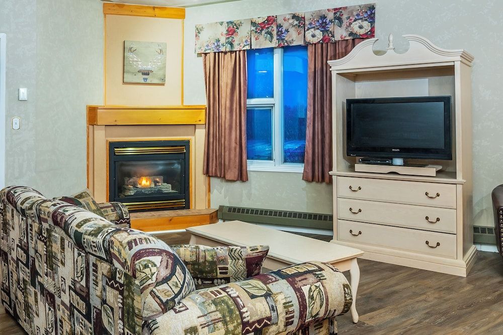 Suite, 1 Queen Bed with Sofa bed, Non Smoking (Jetted Tub Fireplace)