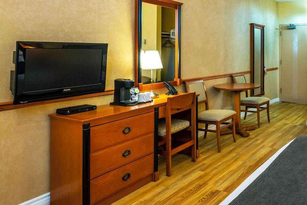 Standard Room, 1 Queen Bed (Jetted Tub ,Garden View)