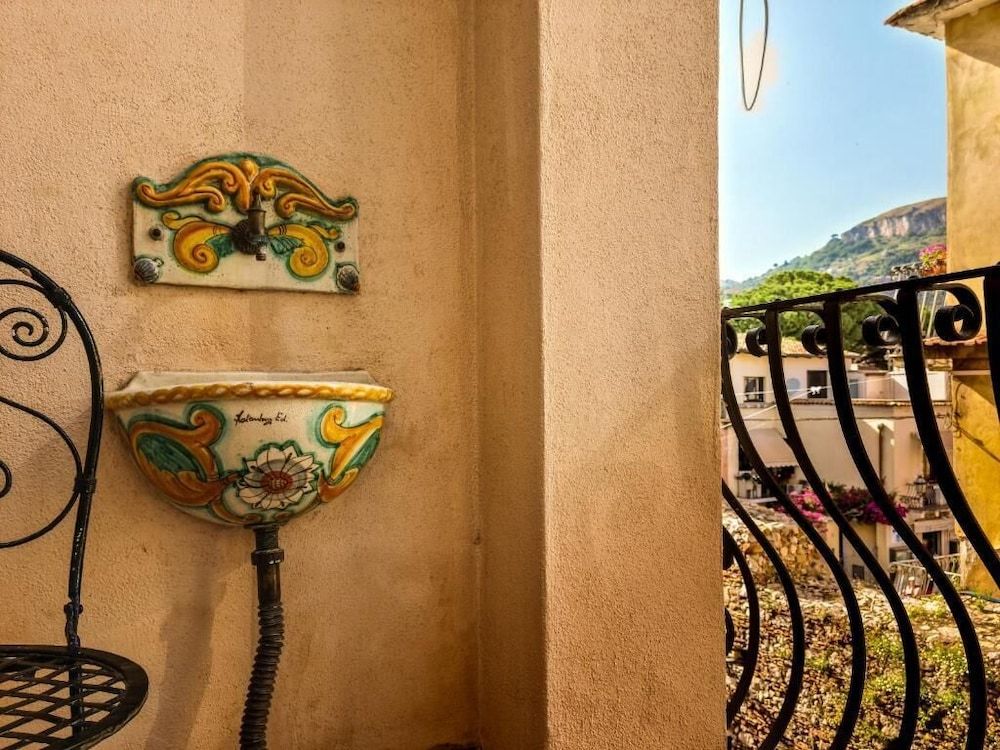 B&B Joan's Heritage Deluxe Double Room 8