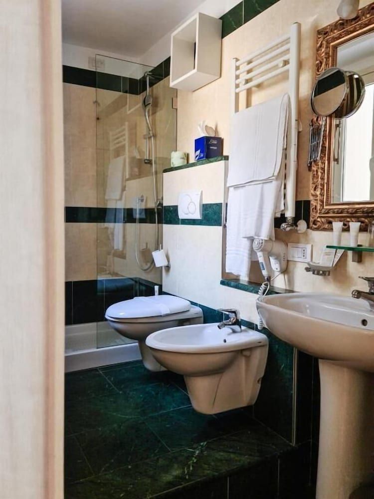 B&B Joan's Heritage Deluxe Double Room 10