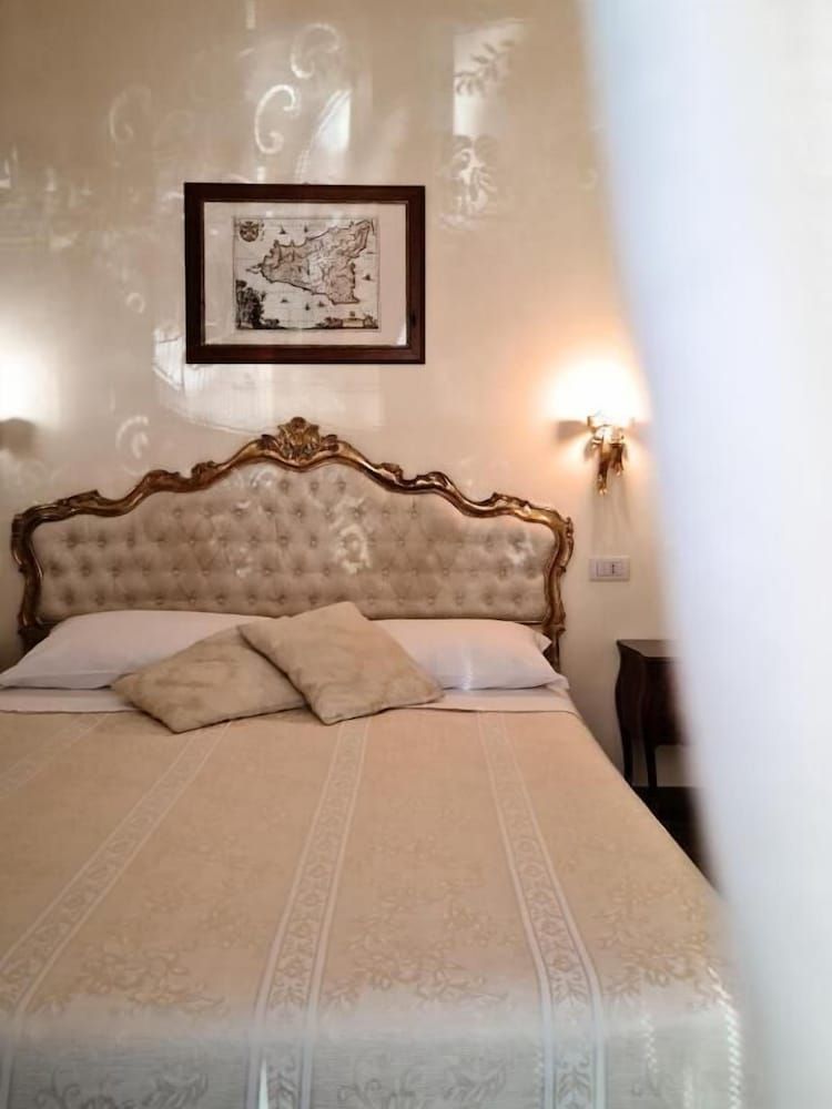 B&B Joan's Heritage Superior Double Room 7