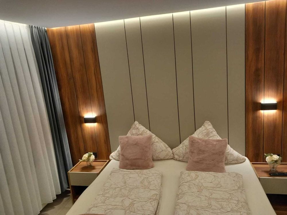 Hotel Hafez Deluxe Double Room, 1 Bedroom, Non Smoking, City View 2