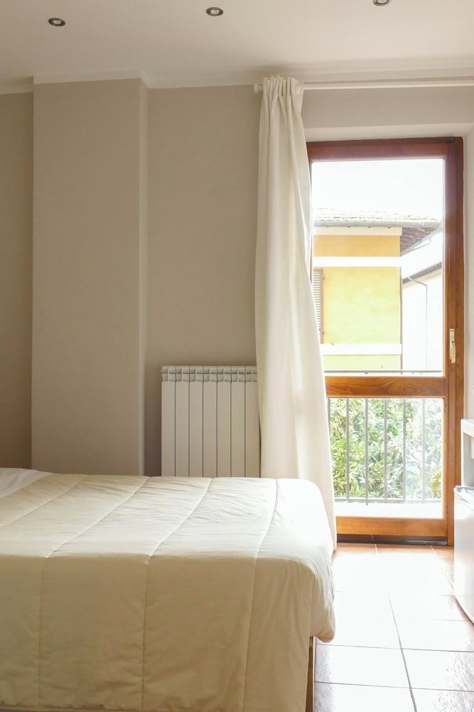 Single Room, External Private Bathroom