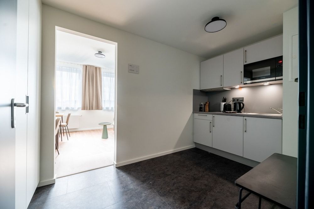 Limehome Bremerhaven Kantstraße Comfort Suite with sofa bed 7