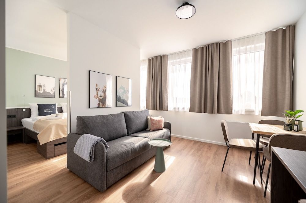 Limehome Bremerhaven Kantstraße Comfort Suite with sofa bed 12