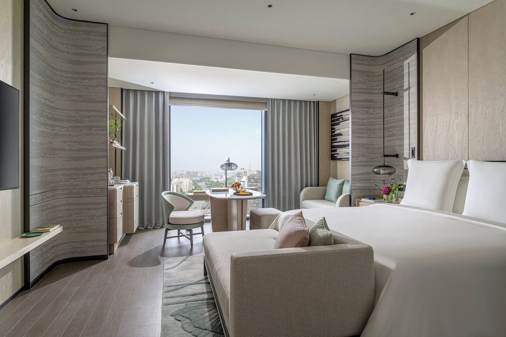 Premier Room, 1 King Bed, Canal View