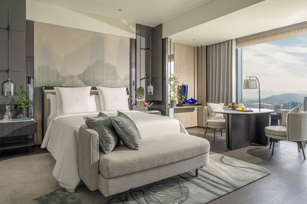 Executive Suite (Panoramic)