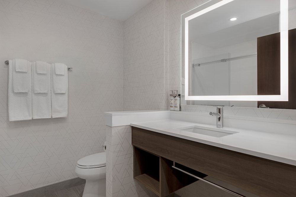 Holiday Inn Express & Suites St.Thomas by IHG Premium Room