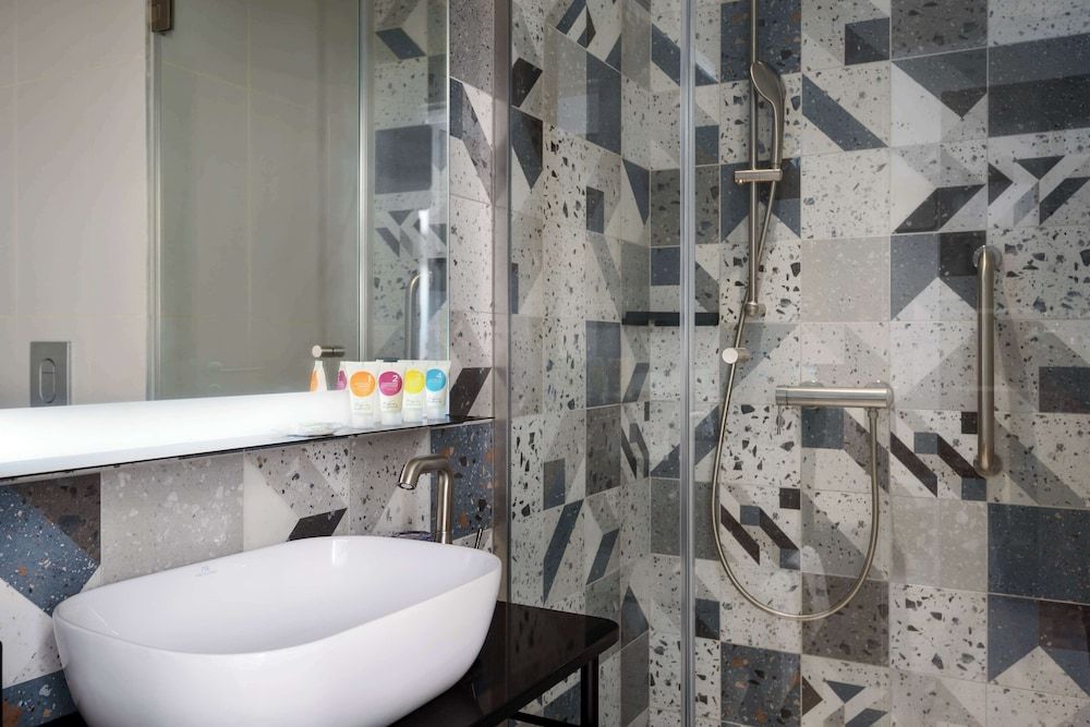 Hyatt Place Rouen Room, 2 Twin Beds, Garden View 4