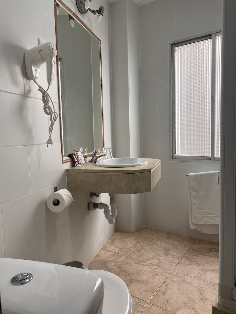 Hotel Medina Centro Economy Quadruple Room 2