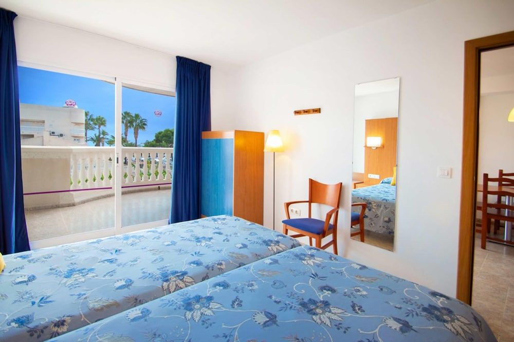Family Room, Terrace (2 Adults + 1 Child)