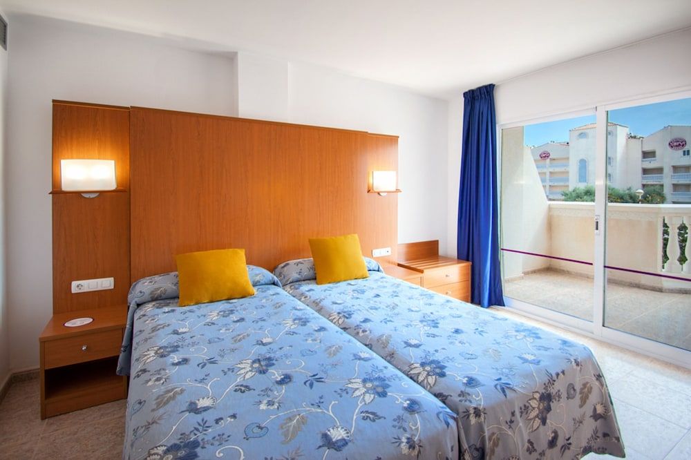 Family Room, Terrace (3 Adults + 1 Child)