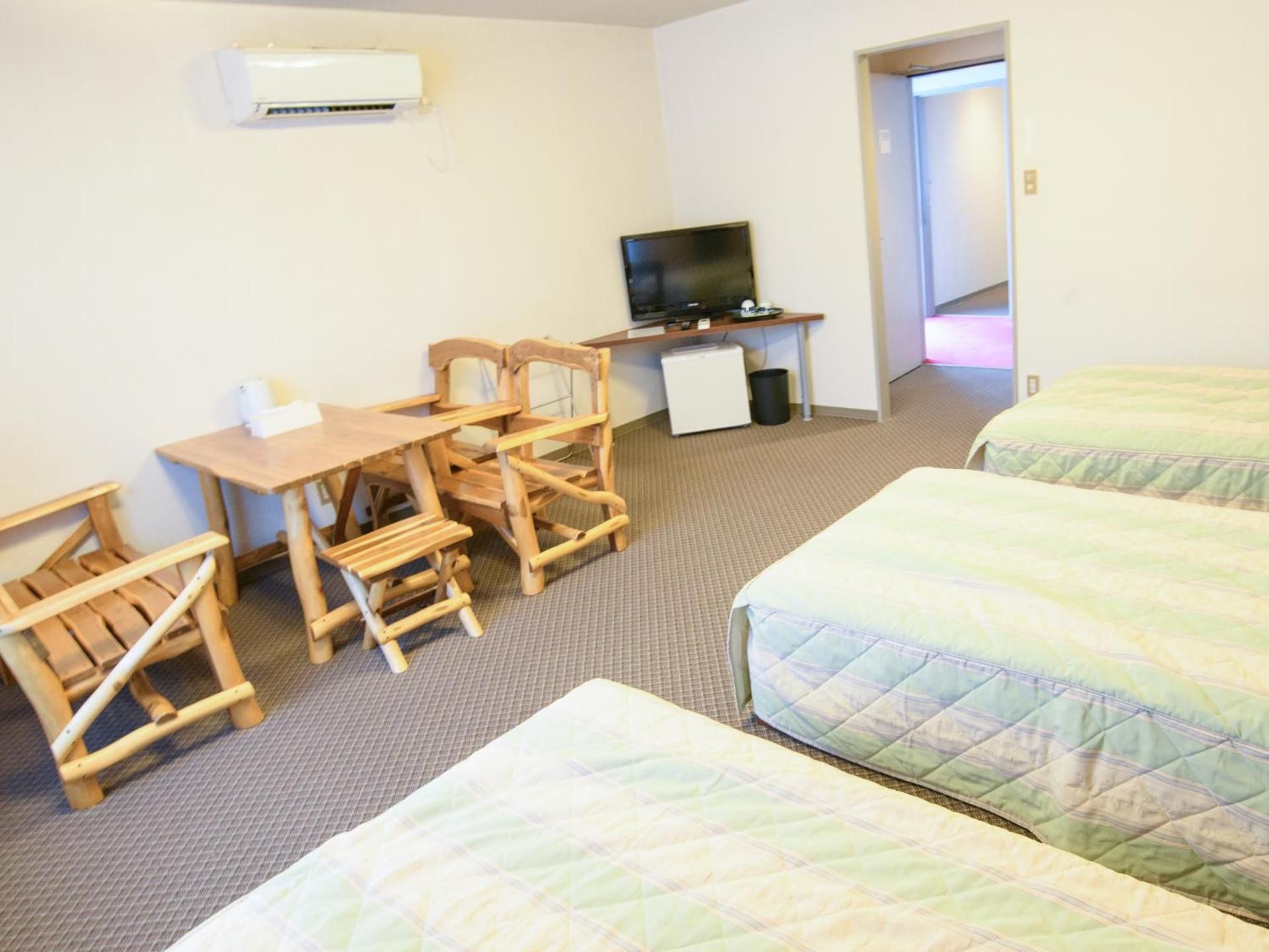 Triple Room - Electric Cigarettes Only