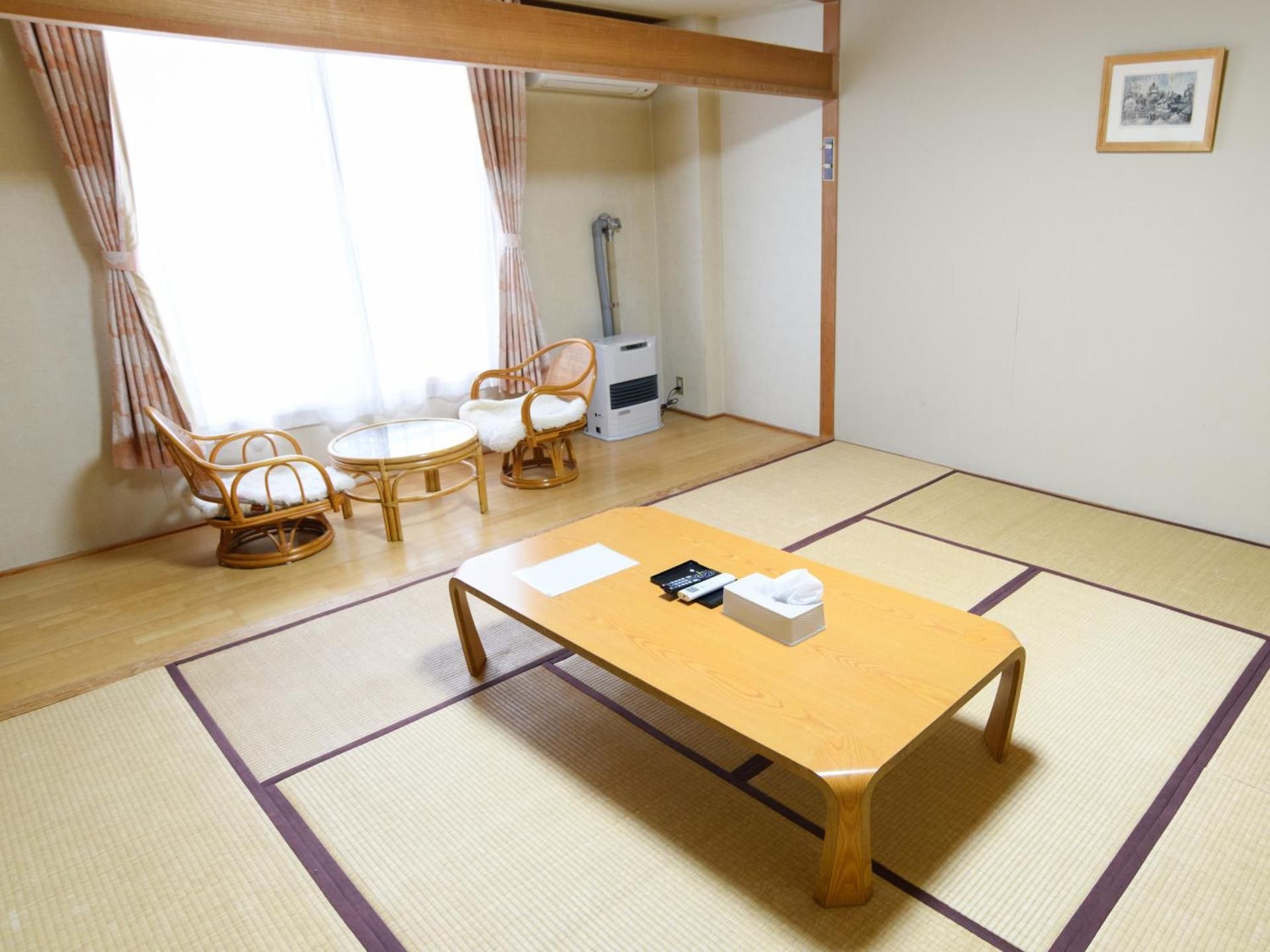 Japanese-Style Room - Electric Cigarets Only