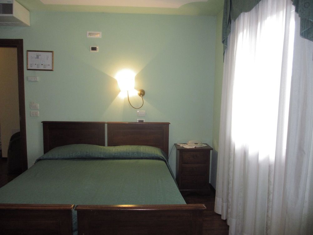 Classic Double Room Single Use, Private Bathroom