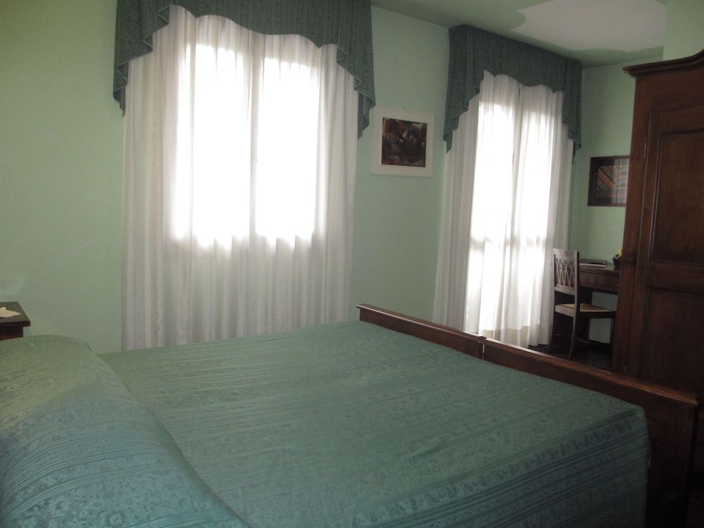 Classic Double Room Single Use, Private Bathroom