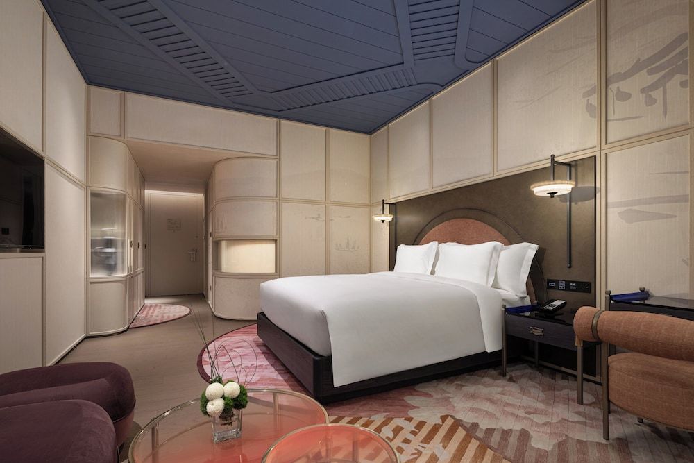 Hotel Indigo Wuxi Taihu New City by IHG Standard Room, 1 King Bed, Garden View 4