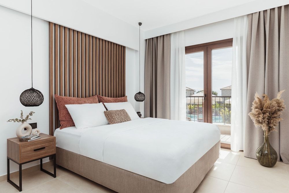 Superior Triple Room, Pool View