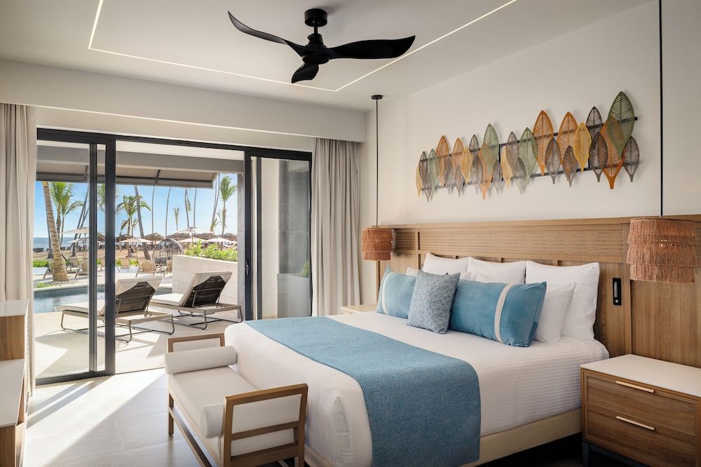 Preferred Club Master Suite Ocean Front  Swim Out King