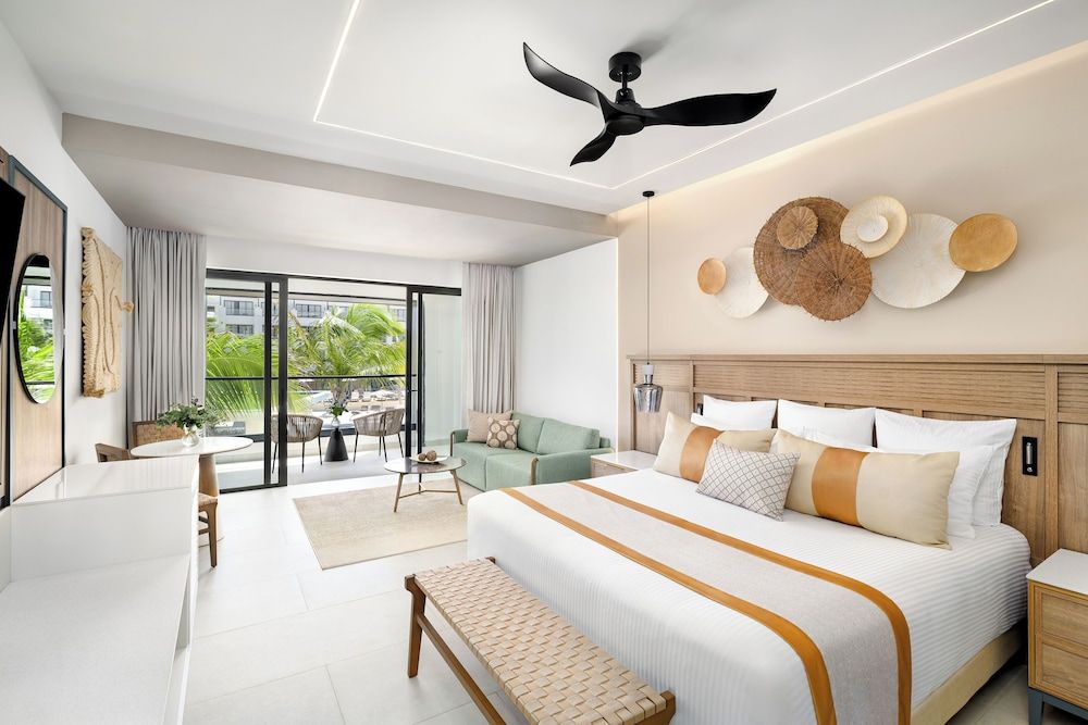Junior Suite Pool View King