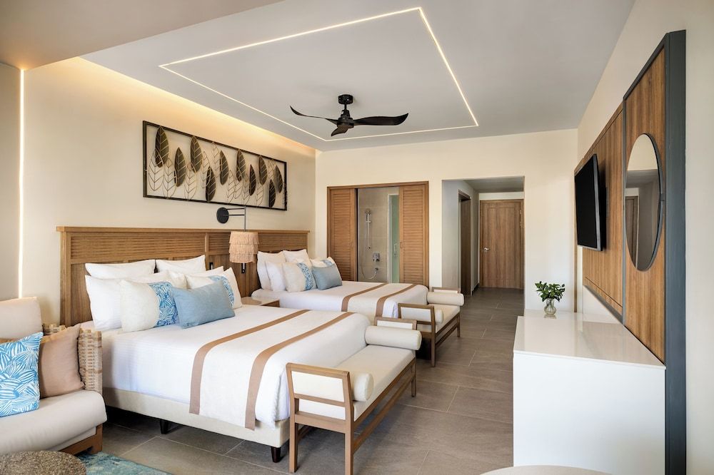 Preferred Club Jr. Suite Ocean Front Double