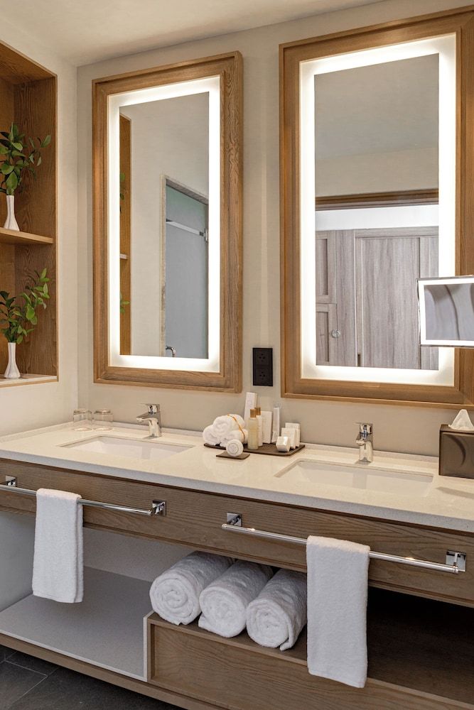 Junor Suite Partial Ocean View King