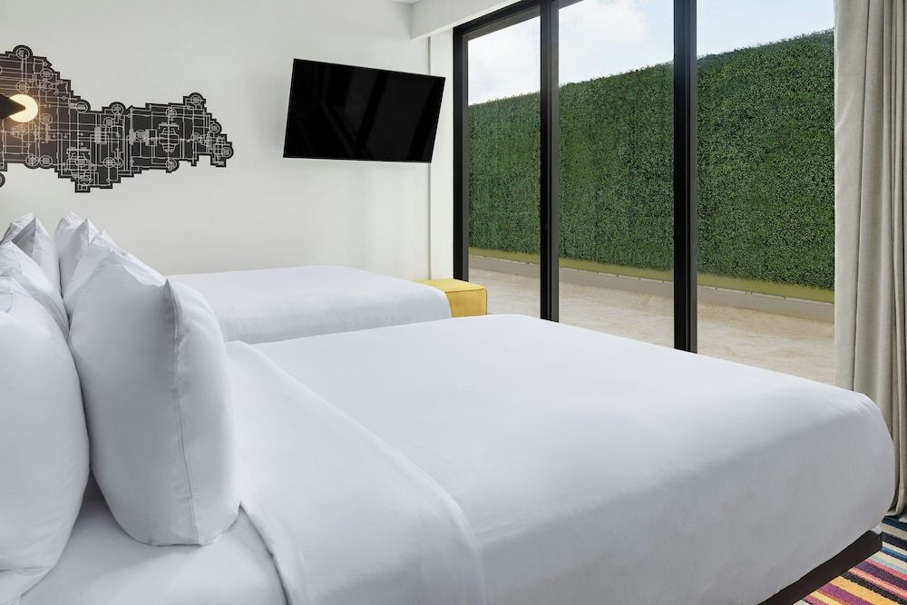 Aloft Guest room 2 Queen Beds - Limited view