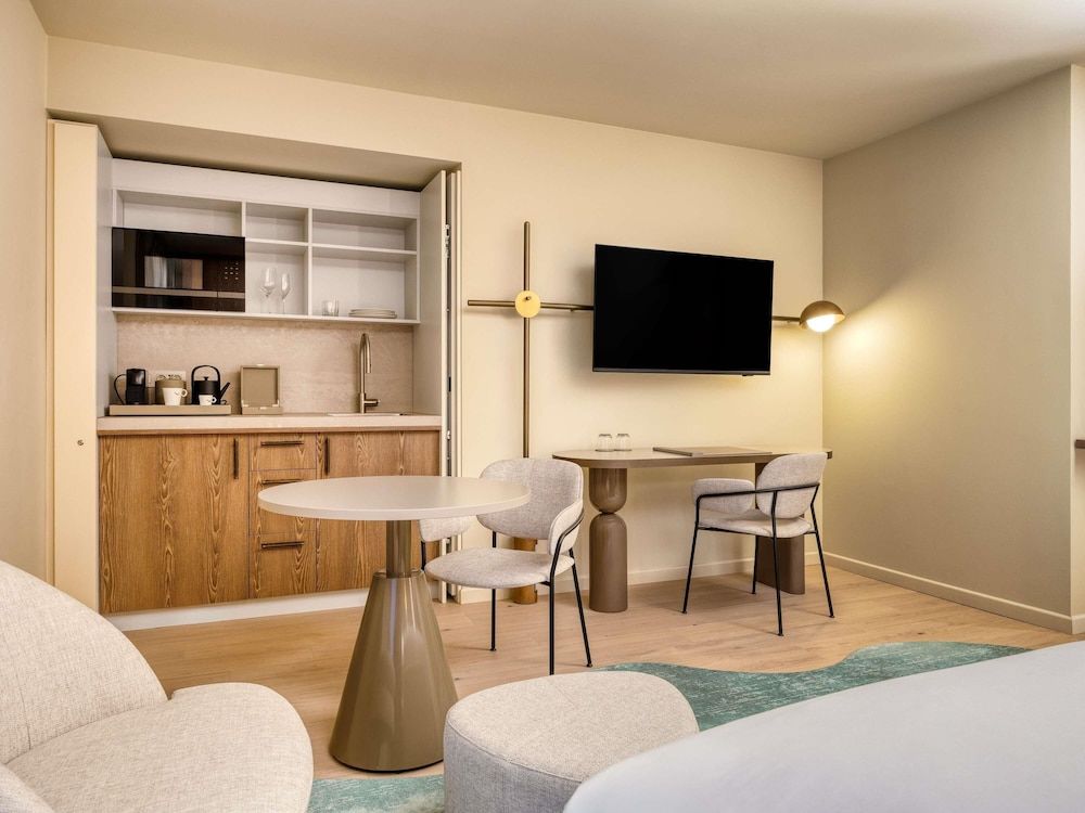 Mövenpick hotel Brussels Airport Junior Suite, 1 Double Bed 6