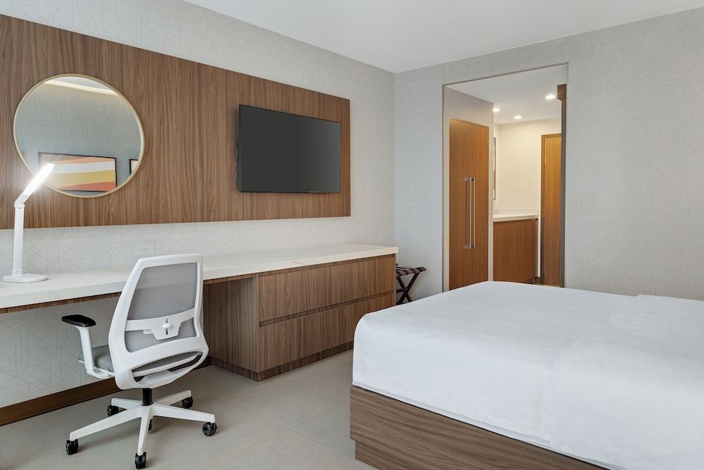 Hilton Garden Inn San Jose Airport City Mall Room, 1 Queen Bed, Mountain View