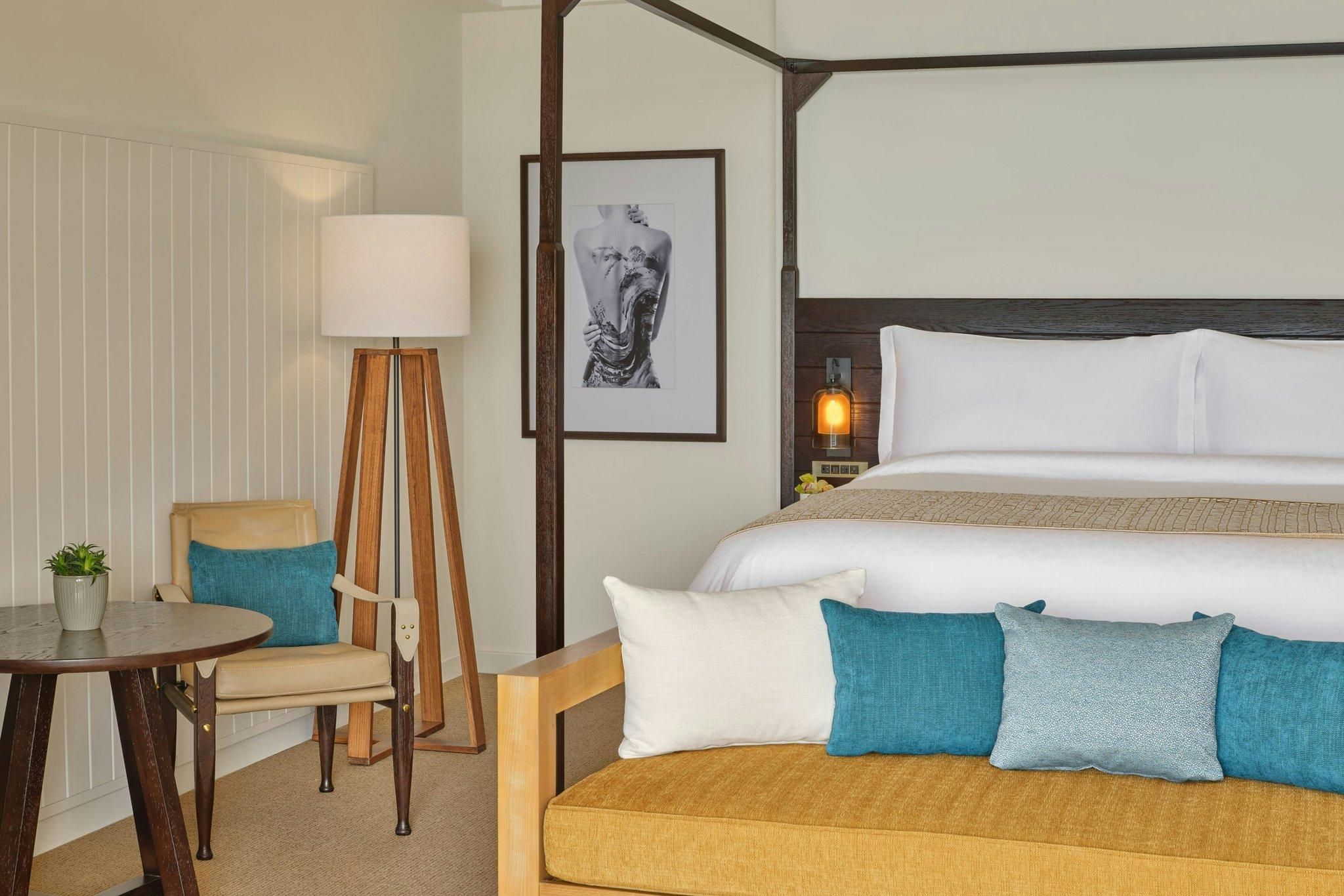 Superior Pool View Room, Guest room, 1 King, Pool view, Balcony