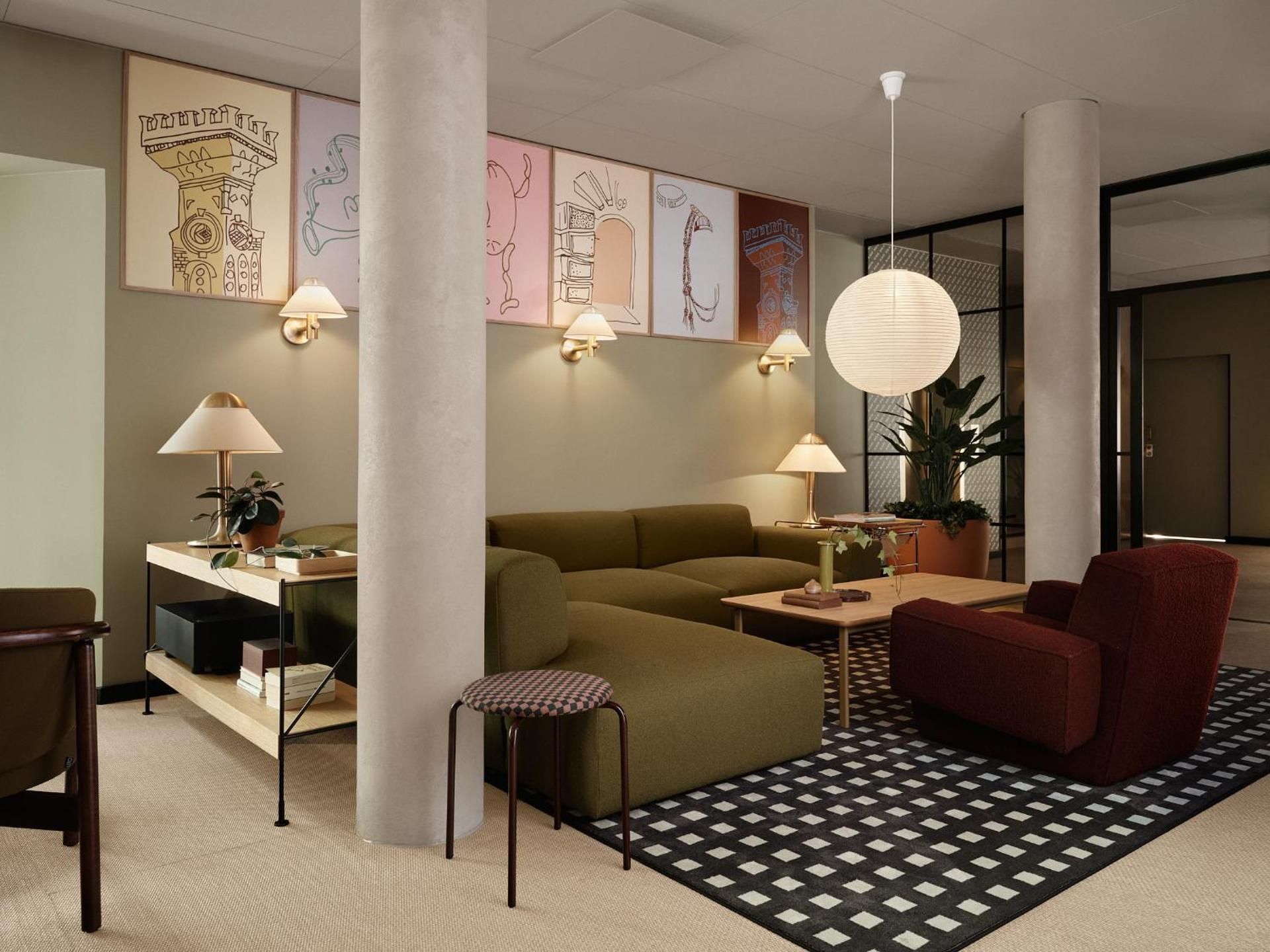 shared lounge/tv area