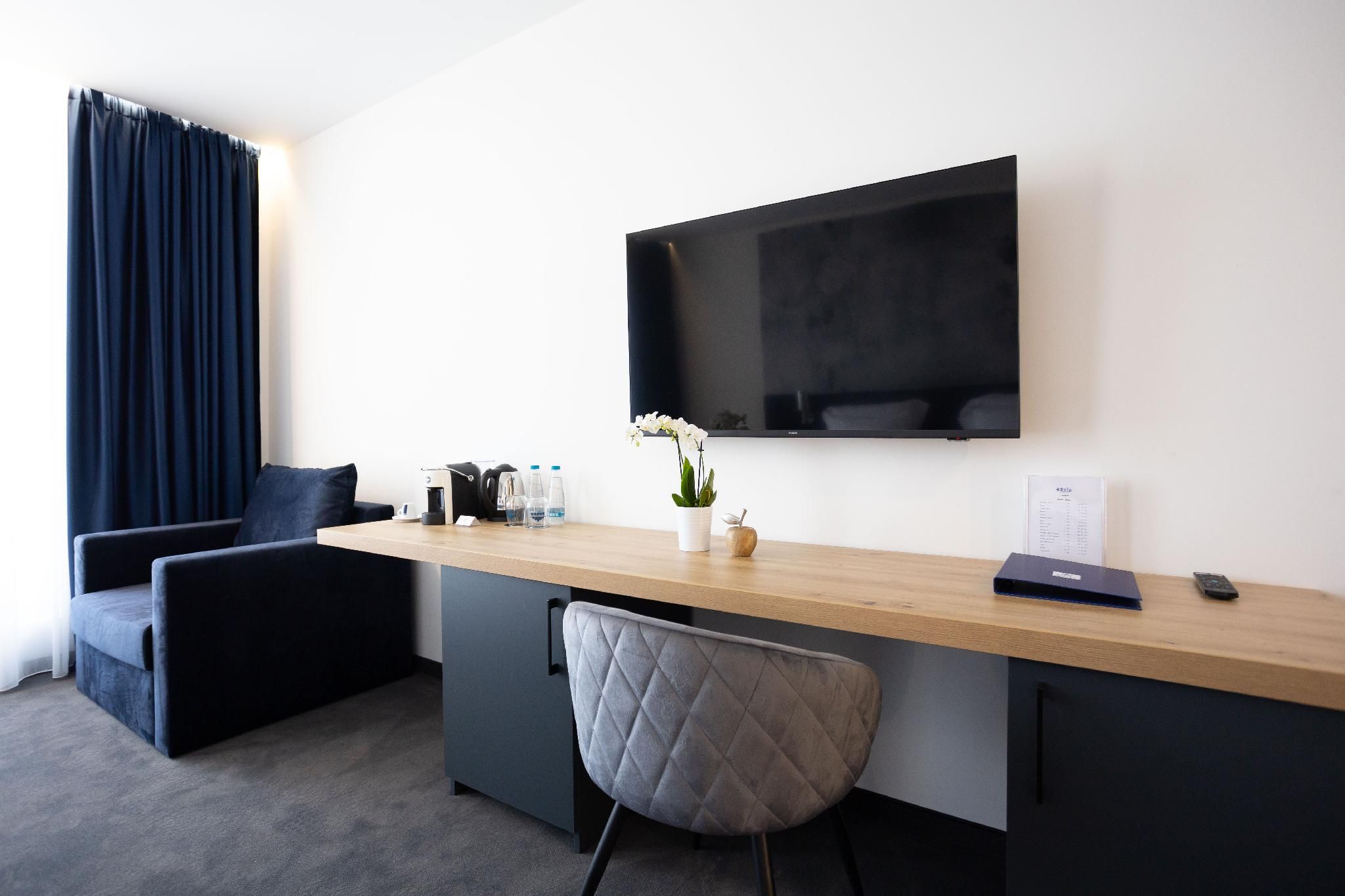 Blue Star Luxury Hotel 4* Triple - Room With A Large Bed And A Bunk Bed 3