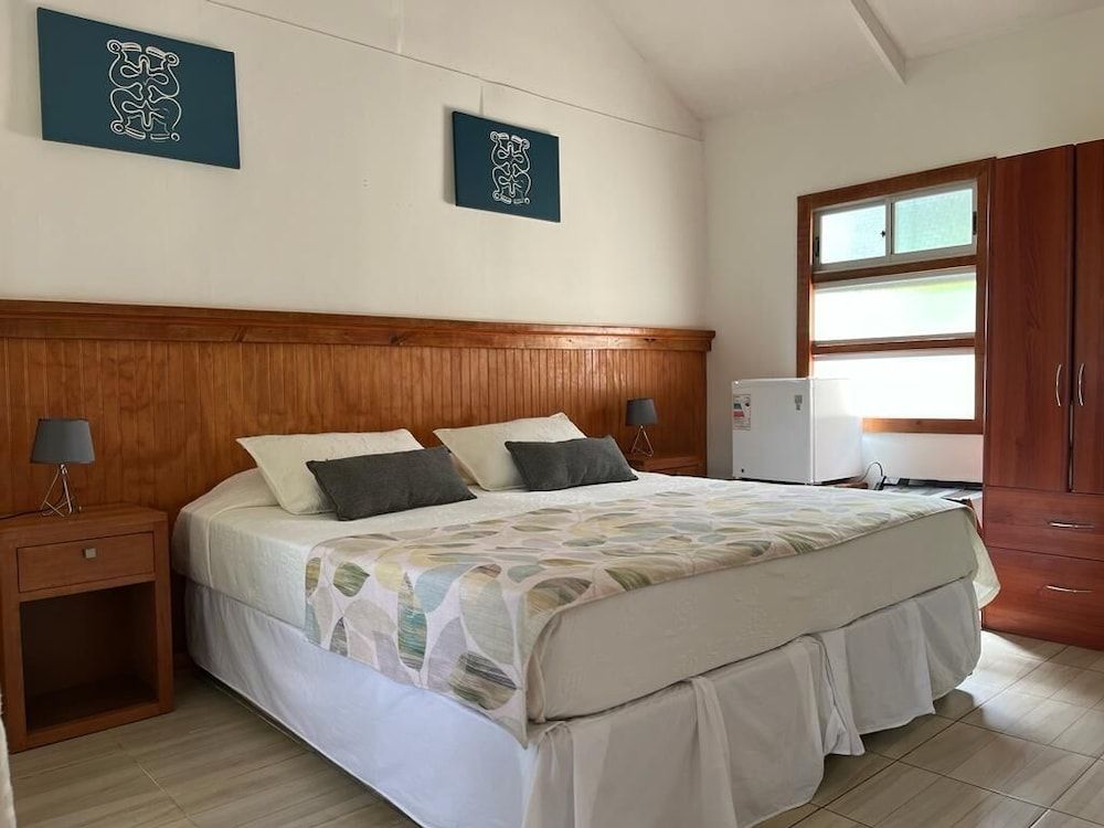 Hare Rapa Nui by Chez Joseph Standard Single Room