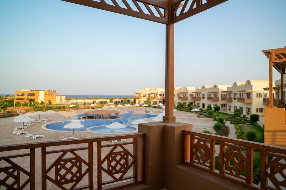 Three Bedroom Suite Lake & Pool View