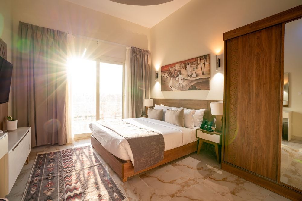 One Bedroom Suite Lake & Pool View