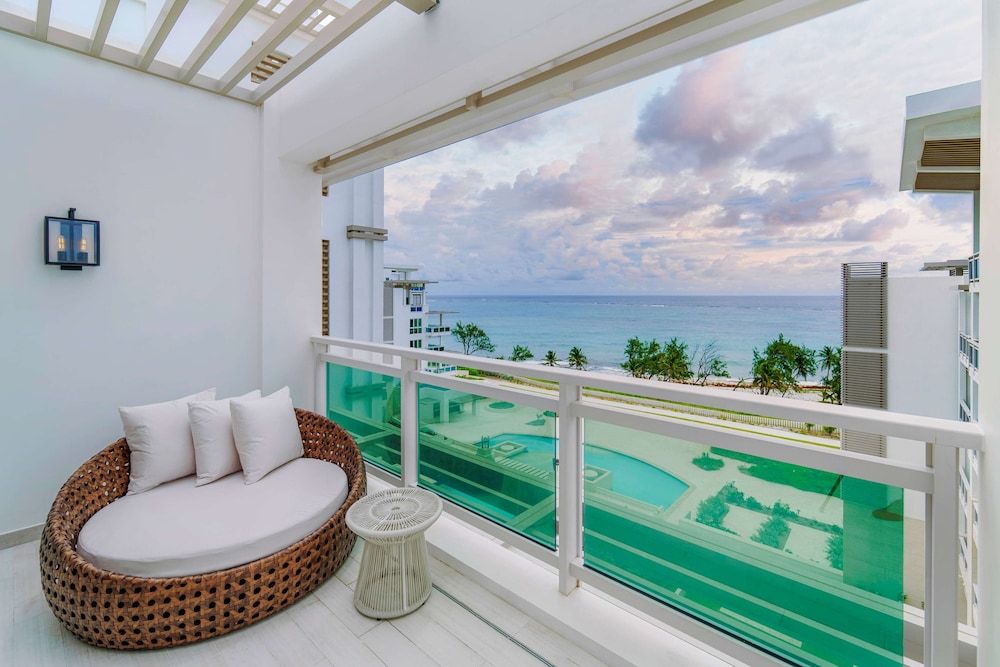 Suite, 1 King Bed (Zephyr Suite, 2 Balconies)