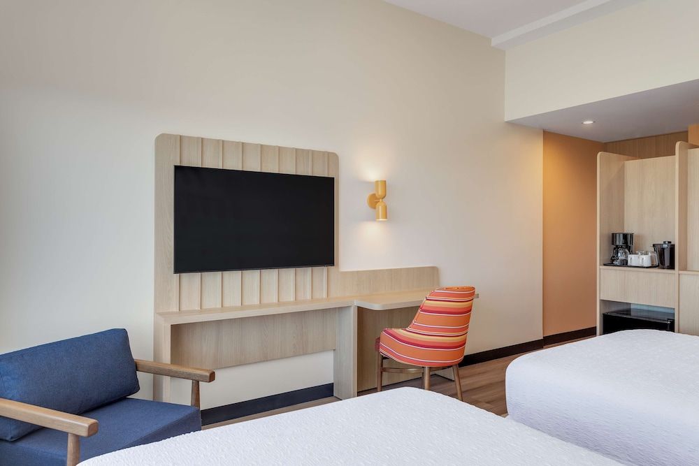 Two Double Beds W/fridge