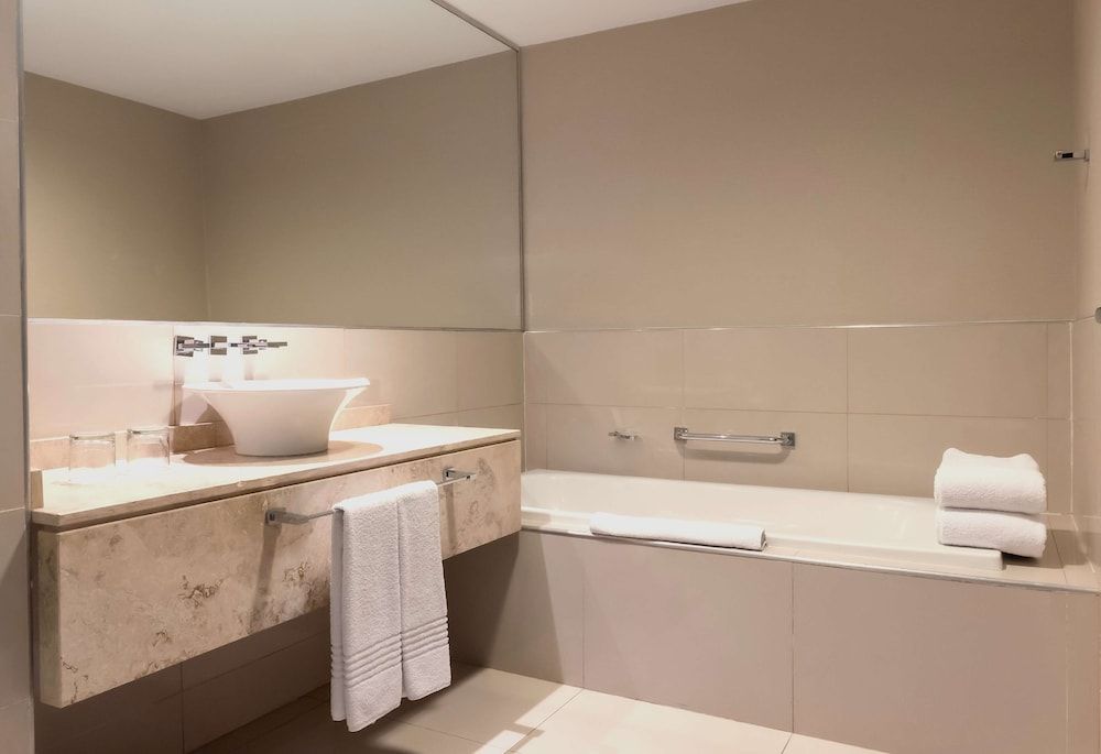 Hilton Mendoza Room, 2 Double Beds 4