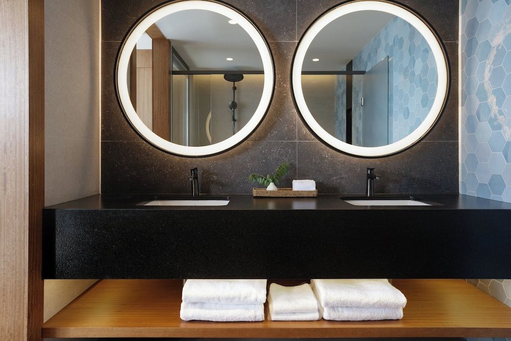 Hotel Indigo Galapagos by IHG Room, 2 Queen Beds, Oceanfront 4