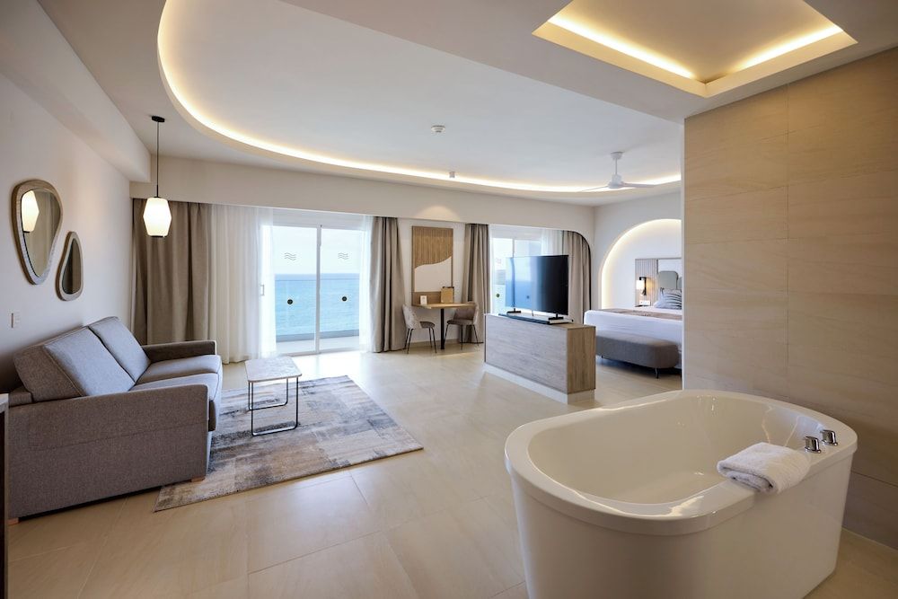Hotel Riu Palace Aquarelle - All Inclusive Suite, Ocean View (B2C-US) 3