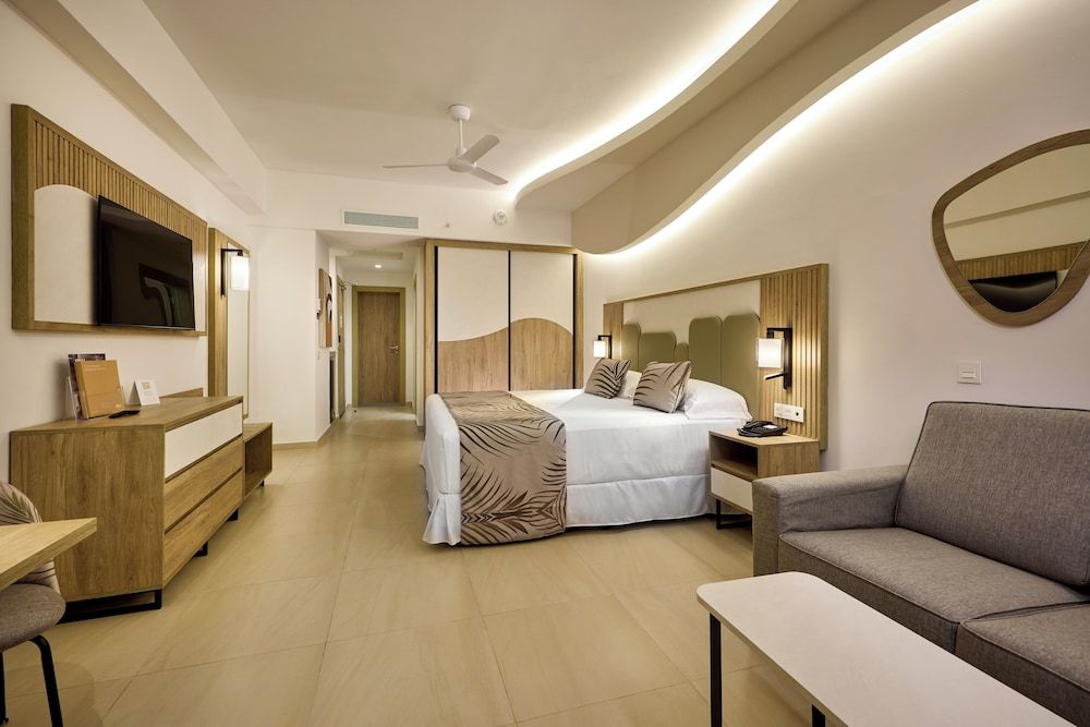 Hotel Riu Palace Aquarelle - All Inclusive Junior Suite (Swim-Up | 18+ | B2C-US) 2