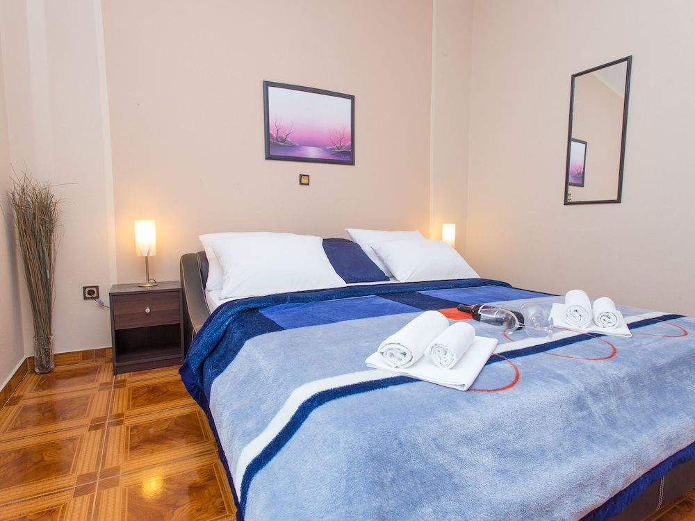 Classic Studio, 1 King Bed, Non Smoking, Balcony Ocean View