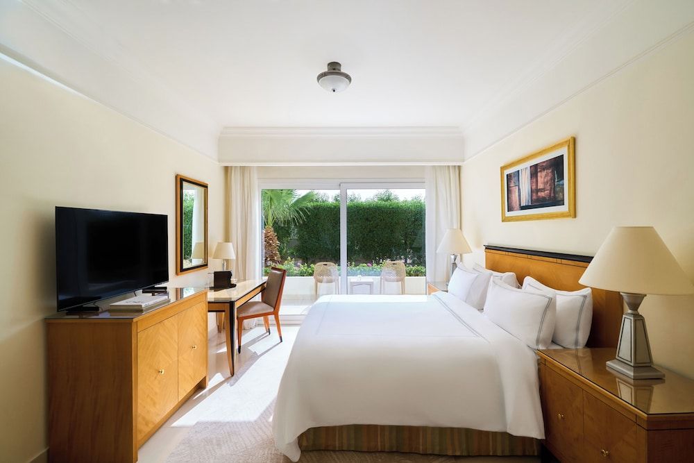 Deluxe Room Aqua King Bed