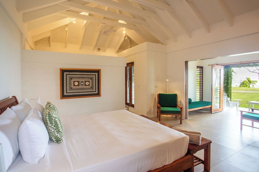 Deluxe Oceanfront Villa