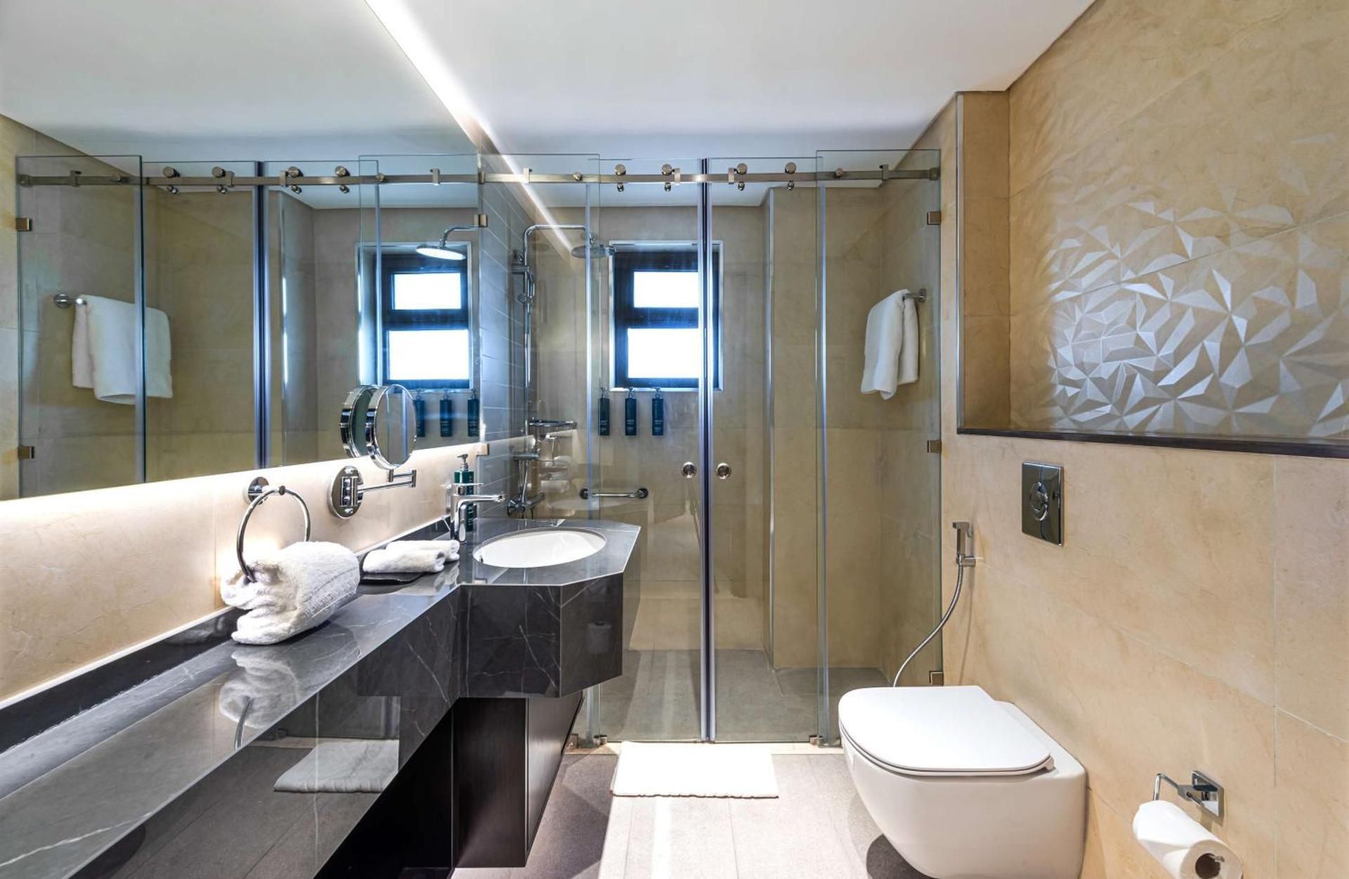 Two-Bedroom King Suite with Balcony - Mobility Accessible