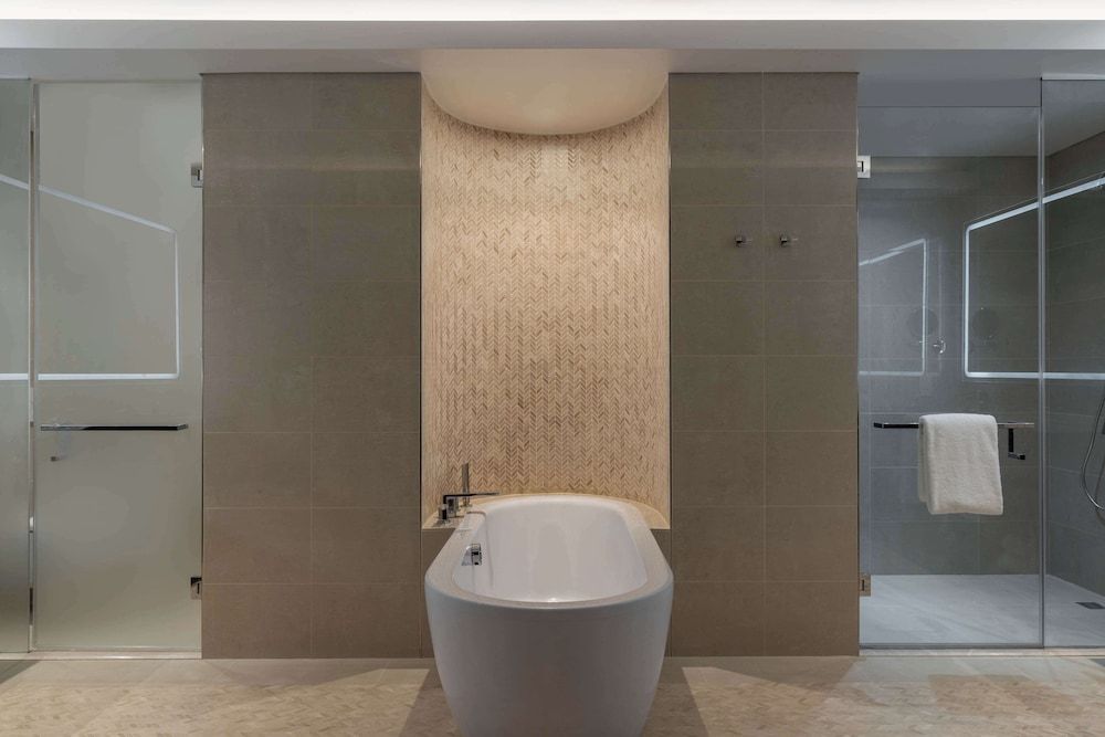 Radisson Blu Hotel, Conakry Presidential Suite, Balcony, Ocean View 4